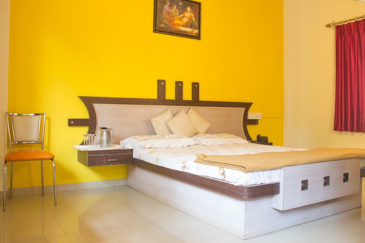 Maitreya Beach Resort Diveagar Exterior photo